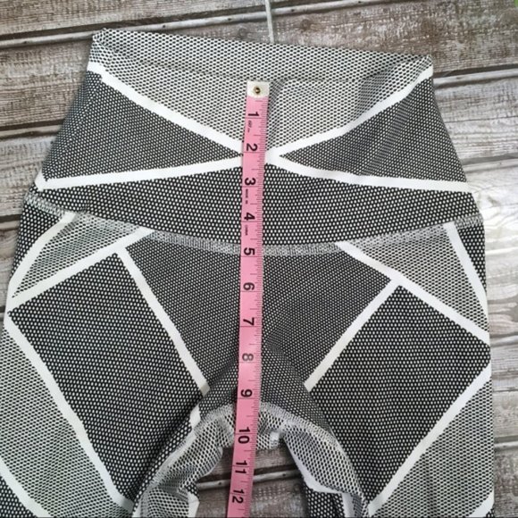 EVOLUTION & CREATION High Rise Cropped Black and White Pattern Leggings sz S EUC - Picture 8 of 11